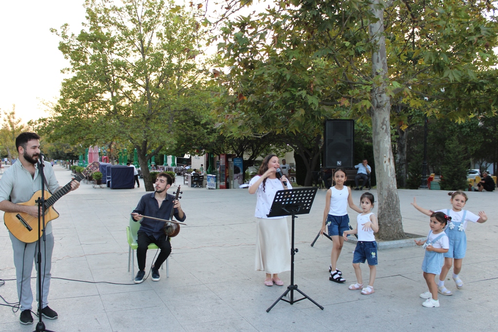 Bakıda axşam konsertləri təşkil edilib (FOTO)