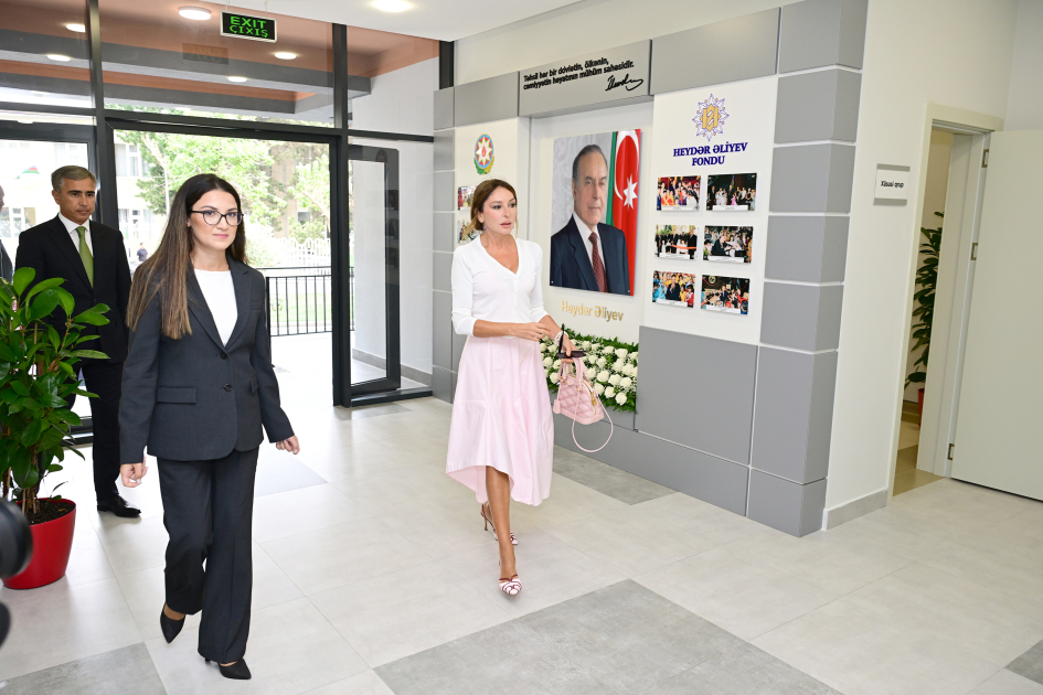 Birinci vitse-prezident Mehriban Əliyeva, qızları Leyla Əliyeva və Arzu Əliyeva Bakıda 352 saylı körpələr evi-uşaq bağçasının açılışında iştirak ediblər (FOTO)