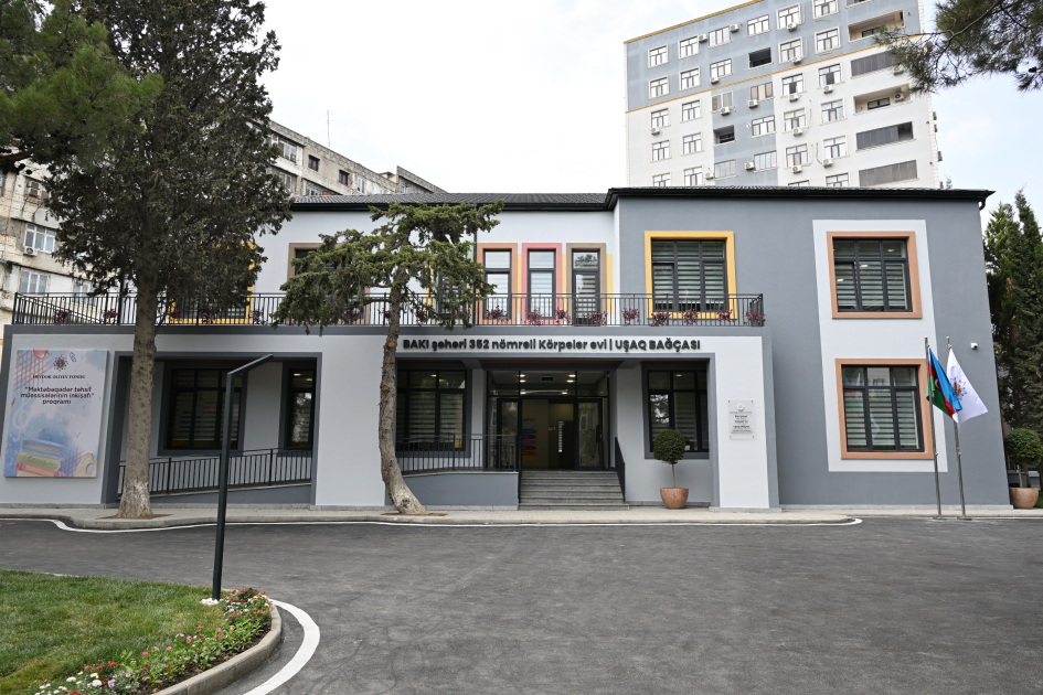 Birinci vitse-prezident Mehriban Əliyeva, qızları Leyla Əliyeva və Arzu Əliyeva Bakıda 352 saylı körpələr evi-uşaq bağçasının açılışında iştirak ediblər (FOTO)