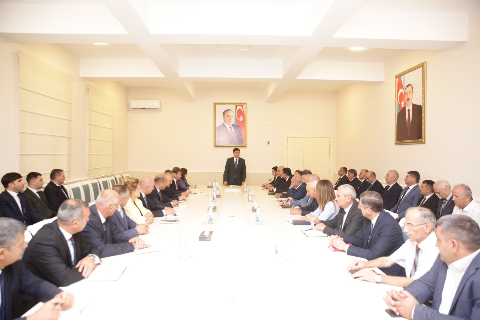 Xaçmaz Rayon İcra Hakimiyyətində vətəndaş müraciətlərinin həlli ilə bağlı iclas keçirilib (FOTO)