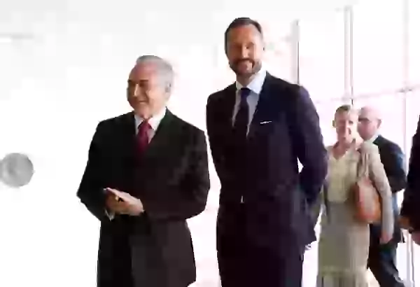 Norveçdə VIII Haakon taxta çıxıb