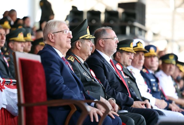 Azərbaycan müdafiə naziri Türkiyədə hərbi məktəblərin buraxılış mərasimlərində iştirak edib (FOTO)