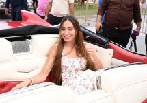 Heydər Əliyev Fondunun vitse-prezidenti Leyla Əliyeva və Arzu Əliyeva klassik avtomobillərin yürüşü və sərgisini izləyiblər (FOTO)