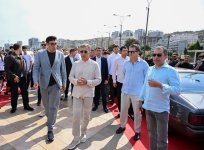 Heydər Əliyev Fondunun vitse-prezidenti Leyla Əliyeva və Arzu Əliyeva klassik avtomobillərin yürüşü və sərgisini izləyiblər (FOTO)