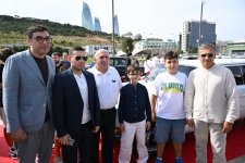Heydər Əliyev Fondunun vitse-prezidenti Leyla Əliyeva və Arzu Əliyeva klassik avtomobillərin yürüşü və sərgisini izləyiblər (FOTO)