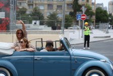 Heydər Əliyev Fondunun vitse-prezidenti Leyla Əliyeva və Arzu Əliyeva klassik avtomobillərin yürüşü və sərgisini izləyiblər (FOTO)