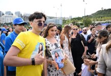 Heydər Əliyev Fondunun vitse-prezidenti Leyla Əliyeva və Arzu Əliyeva klassik avtomobillərin yürüşü və sərgisini izləyiblər (FOTO)