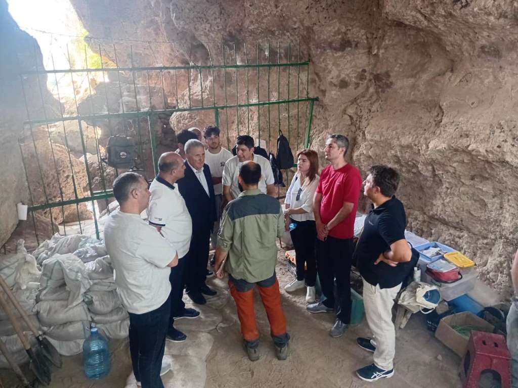 Azıx mağarasının bir neçə girişdən ibarət olduğu müəyyən edilib və yeni istiqamətdə tədqiqatlara başlanılıb