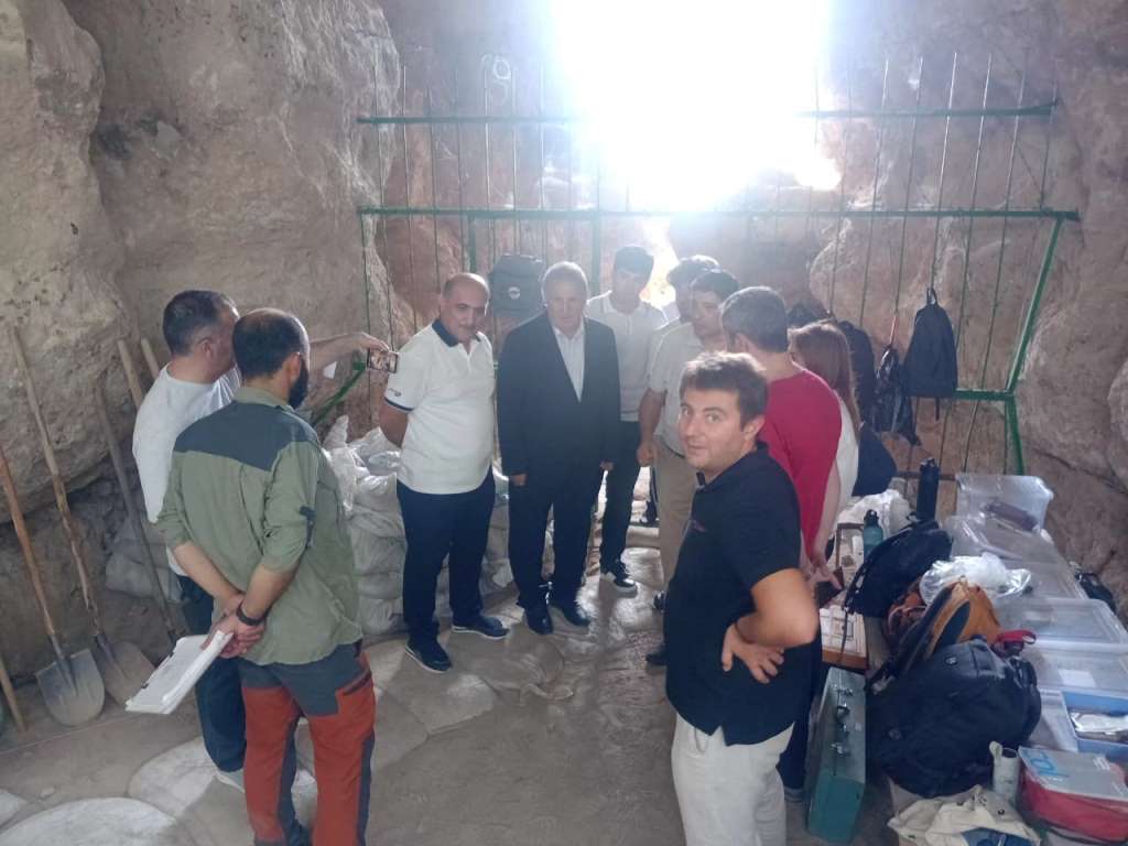 Azıx mağarasının bir neçə girişdən ibarət olduğu müəyyən edilib və yeni istiqamətdə tədqiqatlara başlanılıb