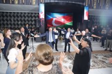 Elnur Rzayev şəhid Mayis Səmədovun qardaşı qızının toy mərasimində iştirak edib