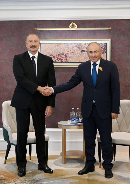 Prezident İlham Əliyevin Bişkekdə Ermənistanın Baş naziri ilə görüşü keçirilir (FOTO)