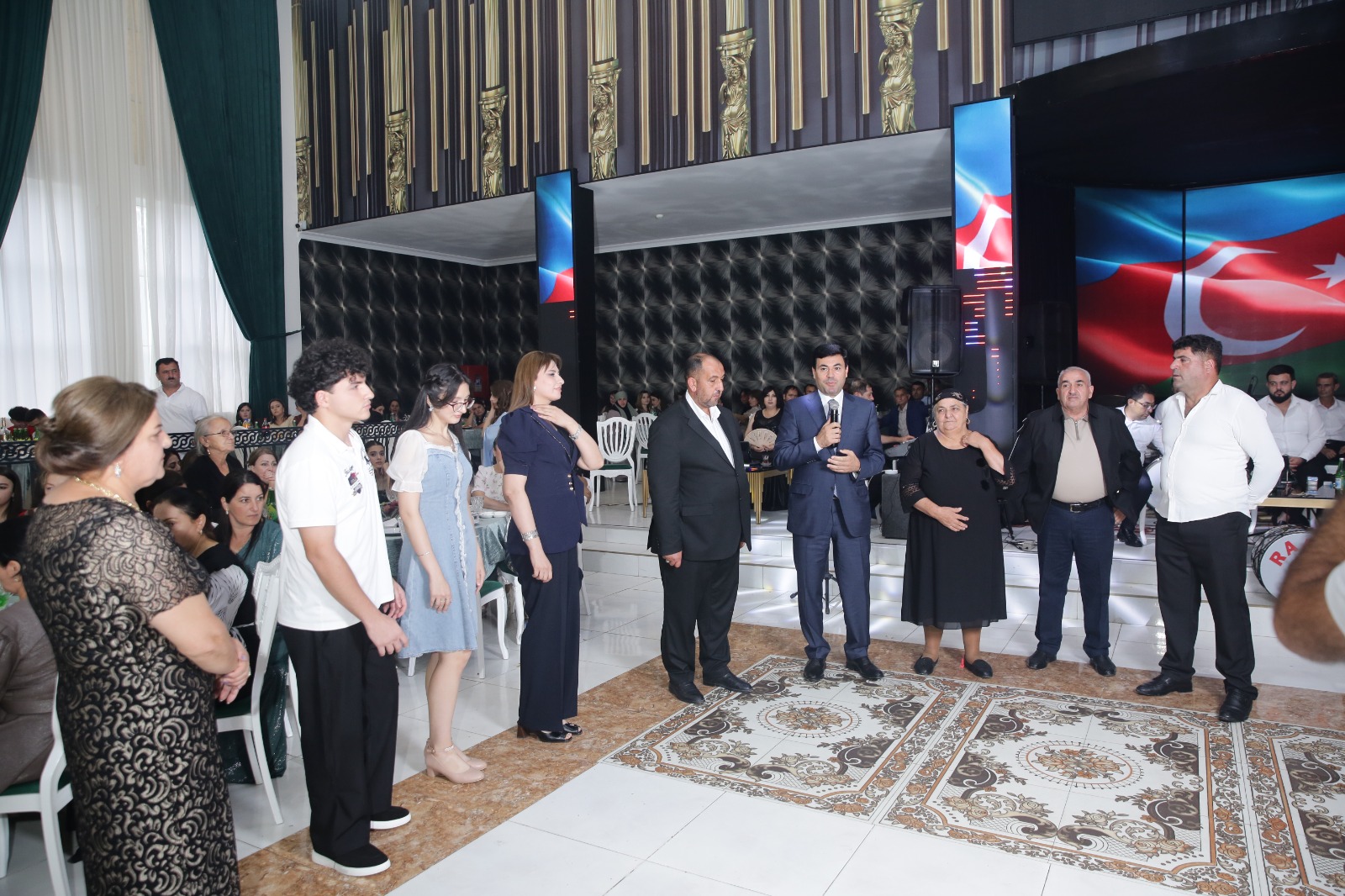 Elnur Rzayev şəhid Mayis Səmədovun qardaşı qızının toy mərasimində iştirak edib