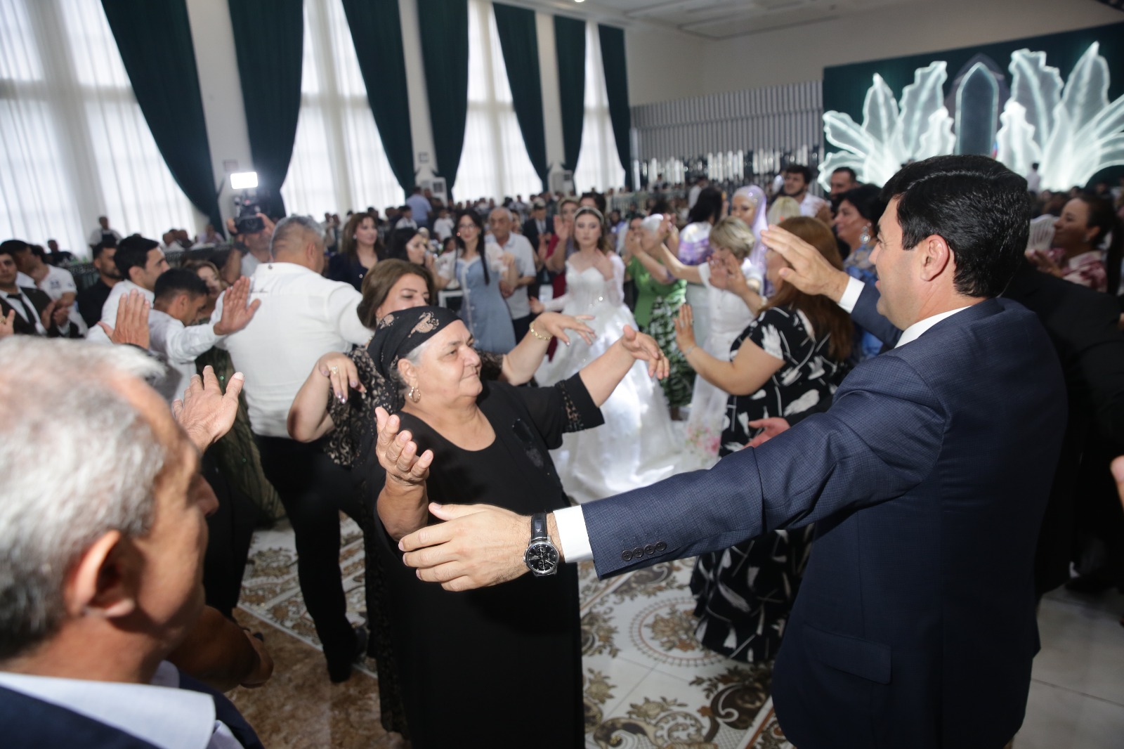 Elnur Rzayev şəhid Mayis Səmədovun qardaşı qızının toy mərasimində iştirak edib