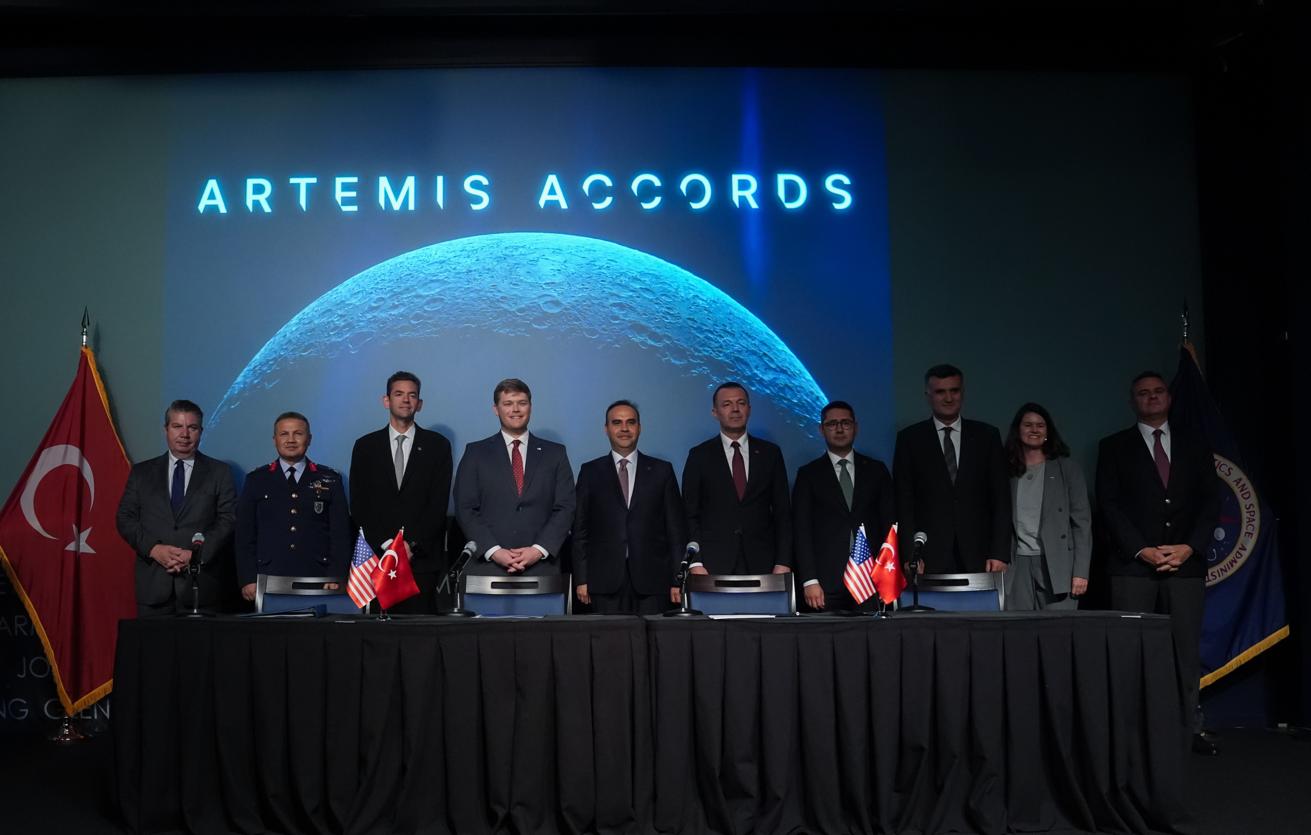 Türkiyə Ayın tədqiqi ilə bağlı "Artemida Sazişi"ni imzalayıb