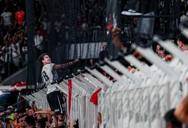“Beşiktaş” Türkiyə Super Liqasında “Çorum”u 6:2 hesabı ilə darmadağın edib, Vlahoviç het-trikə imza atıb