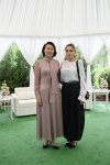 Birinci xanım Mehriban Əliyeva Bişkekdə dekorativ-tətbiqi sənət ustalarının əl işlərindən ibarət sərgi ilə tanış olub (FOTO)