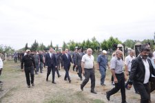 Xaçmaz Rayon İcra Hakimiyyətinin başçısı Elnur Rzayev şəhid anasının dəfn mərasimində iştirak edib (FOTO)
