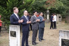 Xaçmaz Rayon İcra Hakimiyyətinin başçısı Elnur Rzayev şəhid anasının dəfn mərasimində iştirak edib (FOTO)