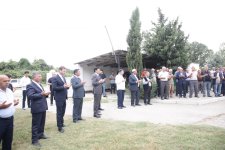 Xaçmaz Rayon İcra Hakimiyyətinin başçısı Elnur Rzayev şəhid anasının dəfn mərasimində iştirak edib (FOTO)