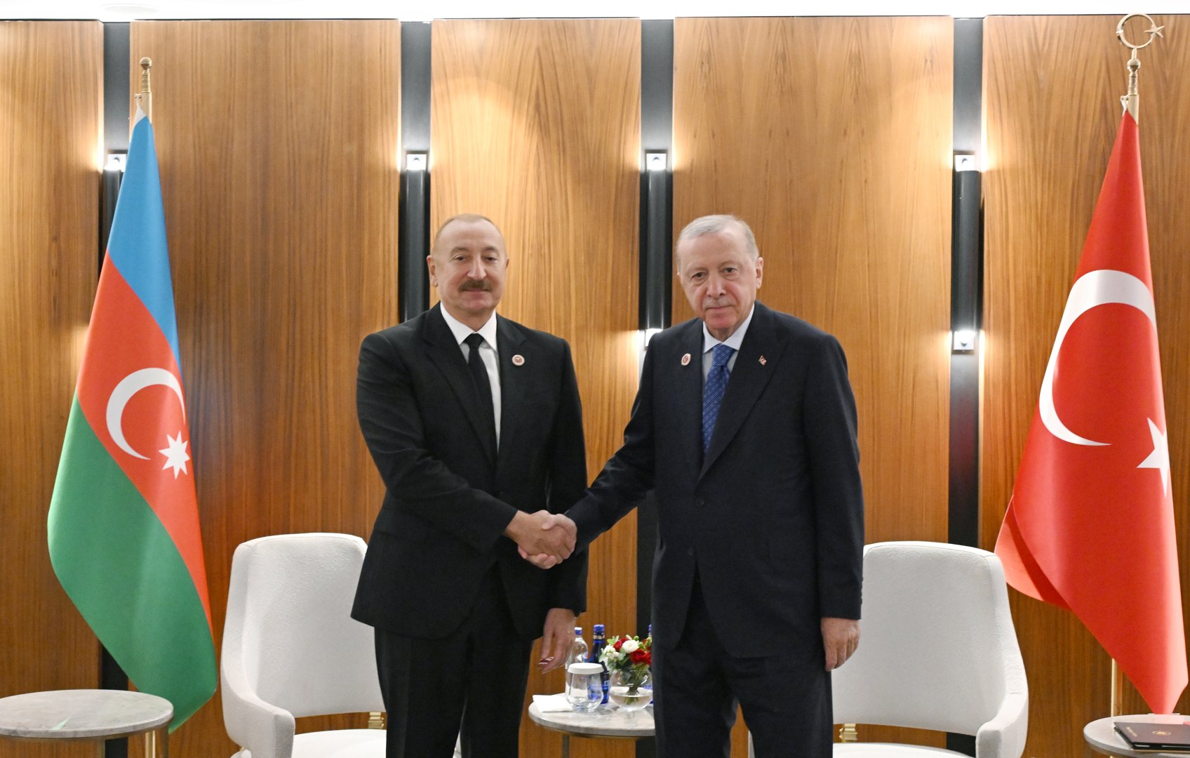 Prezident İlham Əliyevin Bişkekdə Türkiyə Prezidenti Rəcəb Tayyib Ərdoğanla görüşü olub (FOTO) (YENİLƏNİB)