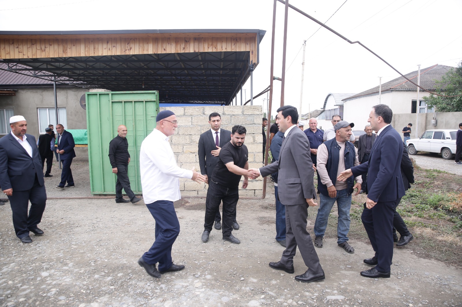 Xaçmaz Rayon İcra Hakimiyyətinin başçısı Elnur Rzayev şəhid anasının dəfn mərasimində iştirak edib (FOTO)