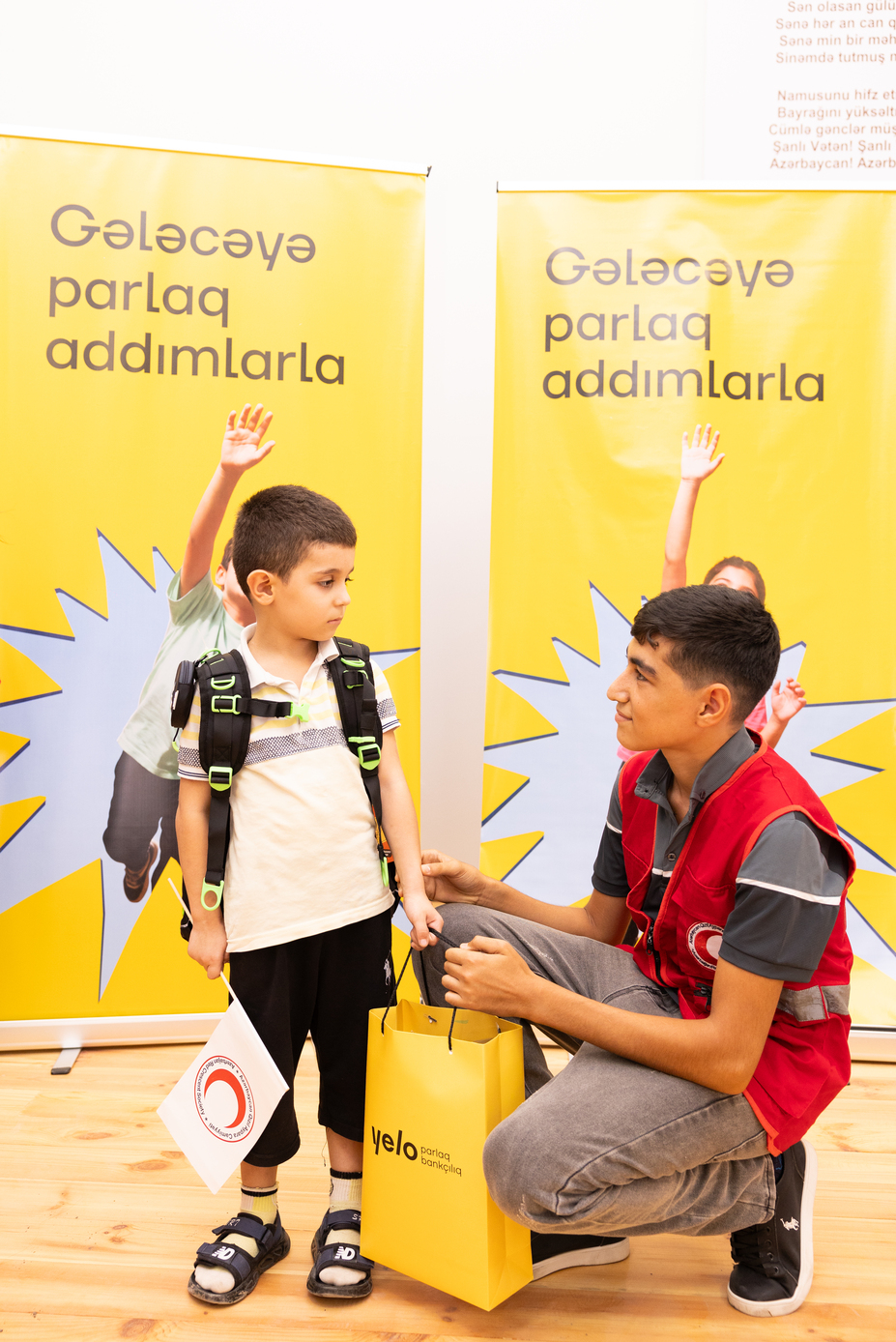 Yelo Bank Cəbrayılda birincilərin məktəb həyəcanına şərik oldu! (FOTO)