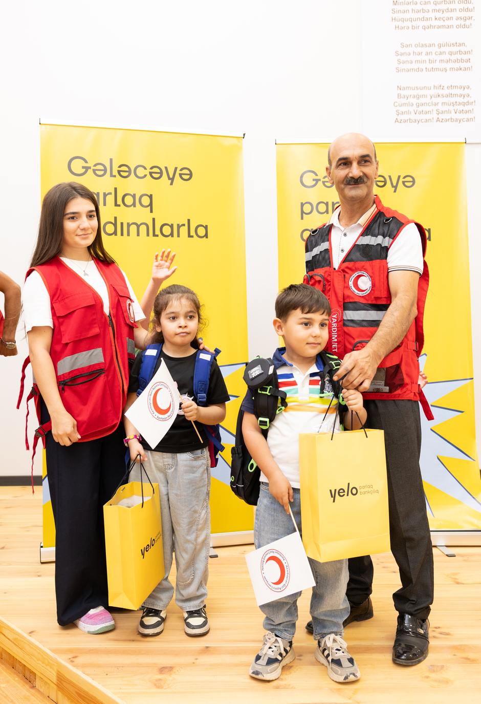Yelo Bank Cəbrayılda birincilərin məktəb həyəcanına şərik oldu! (FOTO)