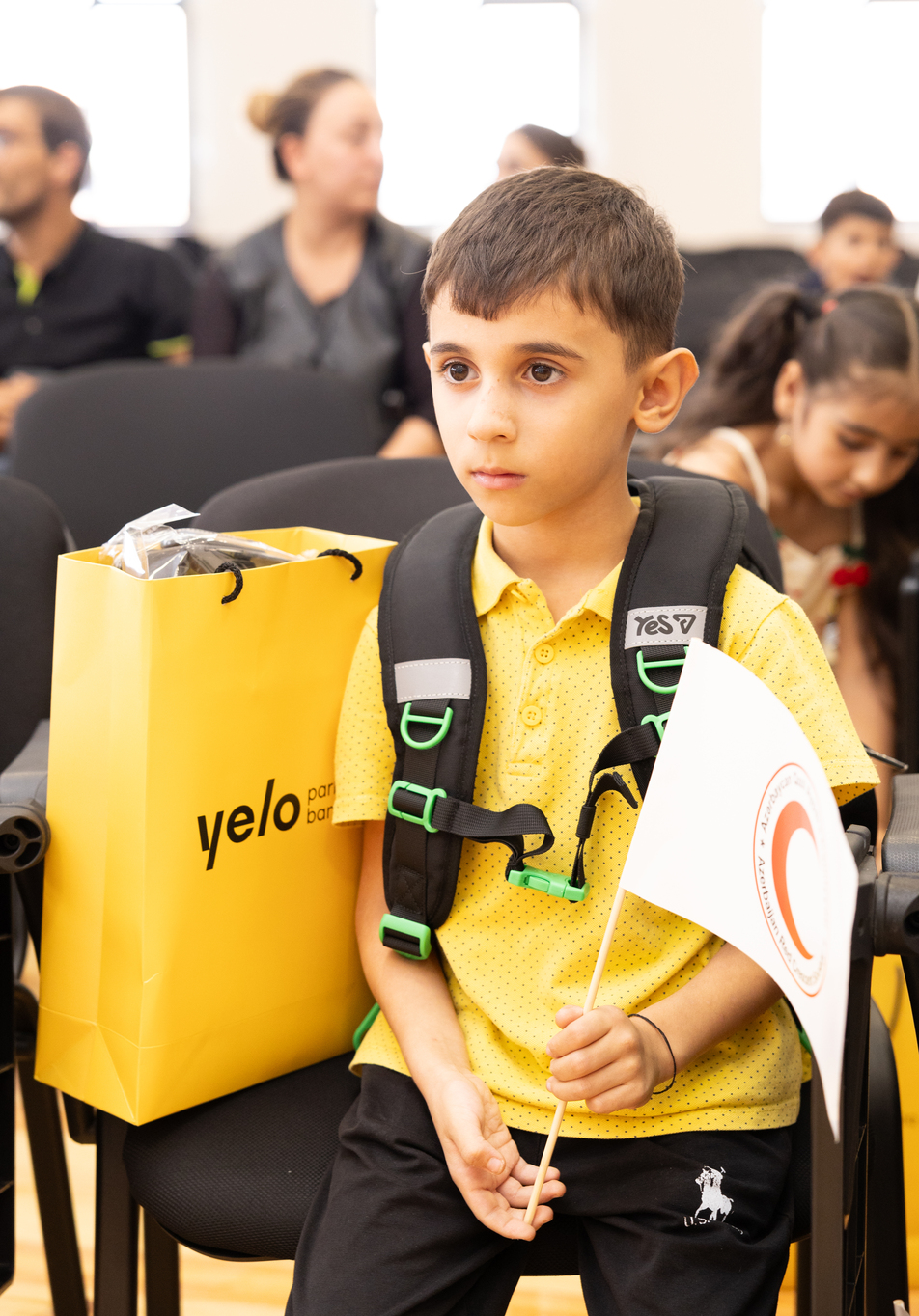 Yelo Bank Cəbrayılda birincilərin məktəb həyəcanına şərik oldu! (FOTO)