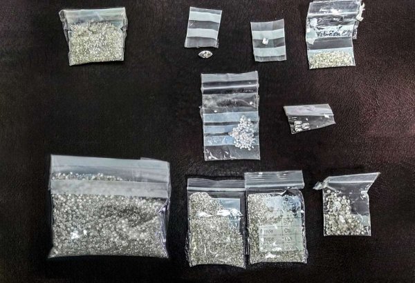 Gömrük nəzarətindən gizlədilən 654,9 karat brilyant aşkar edilib