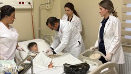 3 yaşlı uşağın ət maşınında ağır yaralanan əli 8 saatlıq əməliyyatla bərpa edilib (FOTO)