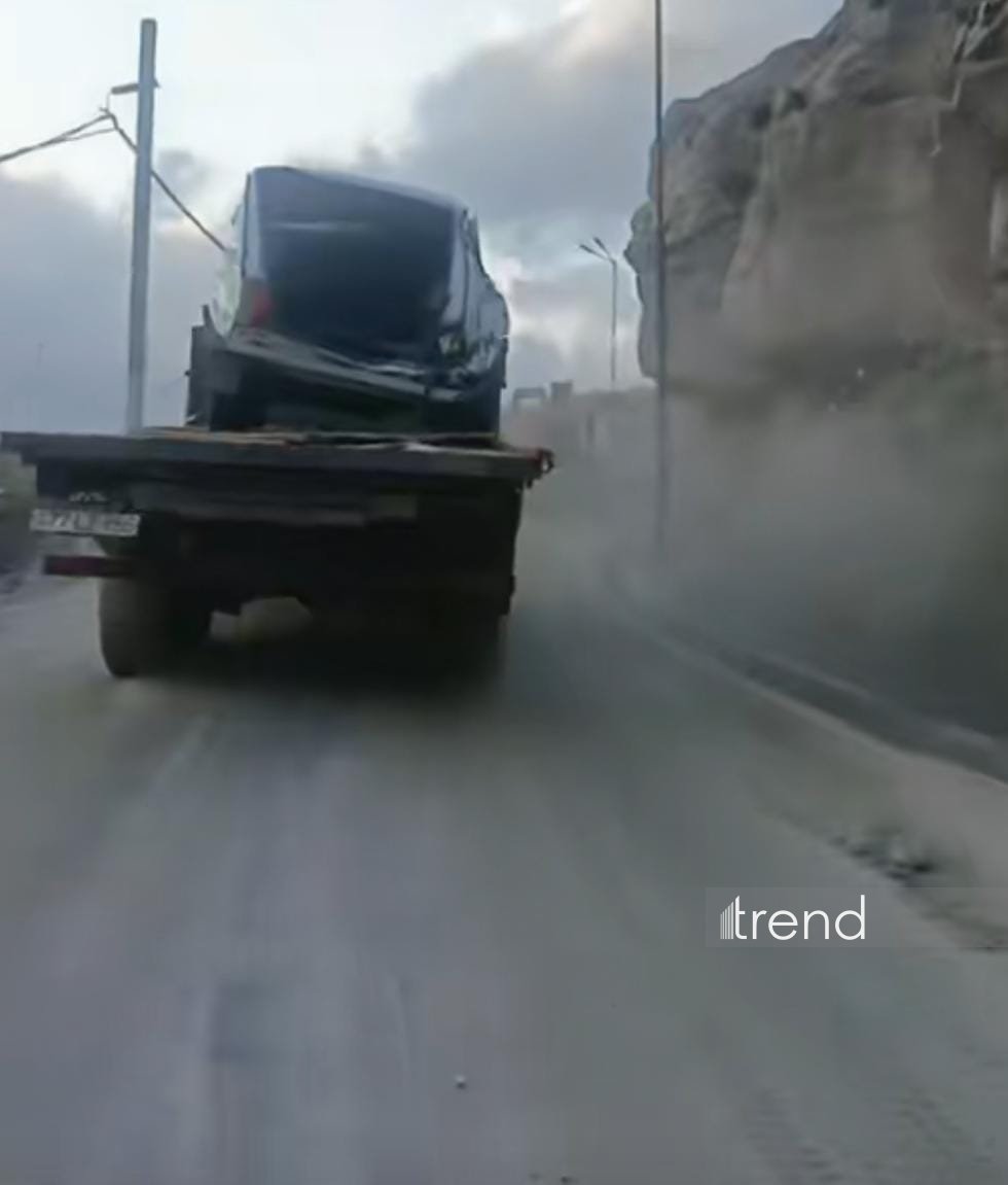 Kəlbəcərdə avtomobil çaya düşüb, sürücü xəsarət alıb (FOTO)