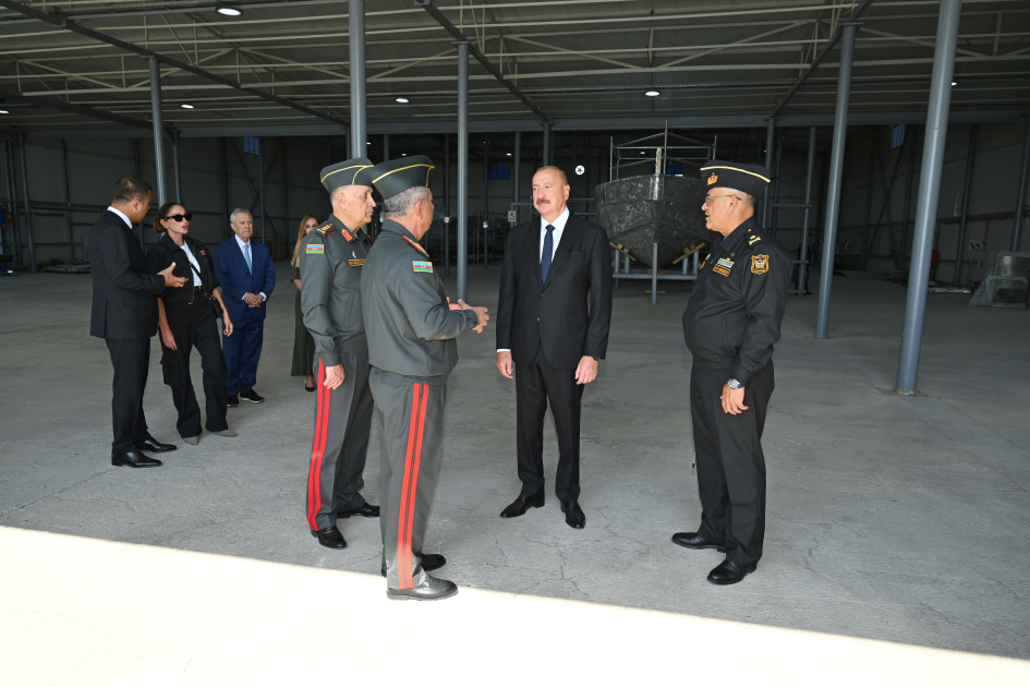 Prezident İlham Əliyev və Birinci xanım Mehriban Əliyeva Hərbi Dəniz Qüvvələrində olublar (FOTO)