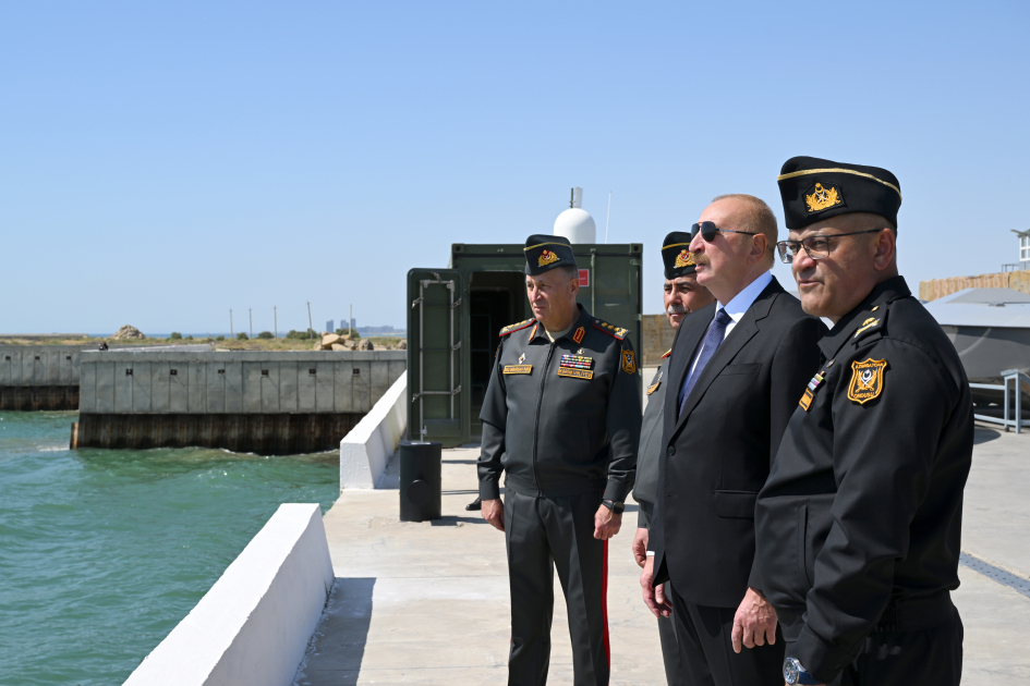 Prezident İlham Əliyev və Birinci xanım Mehriban Əliyeva Hərbi Dəniz Qüvvələrində olublar (FOTO)