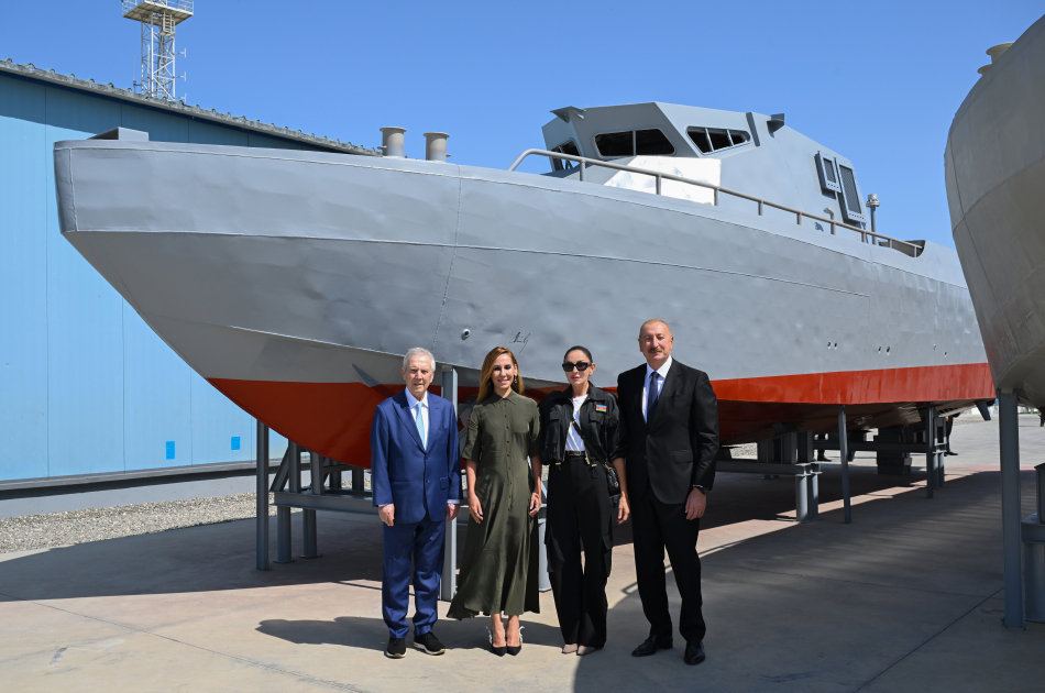 Prezident İlham Əliyev və Birinci xanım Mehriban Əliyeva Hərbi Dəniz Qüvvələrində olublar (FOTO)
