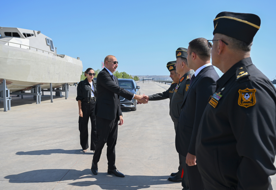 Prezident İlham Əliyev və Birinci xanım Mehriban Əliyeva Hərbi Dəniz Qüvvələrində olublar (FOTO)