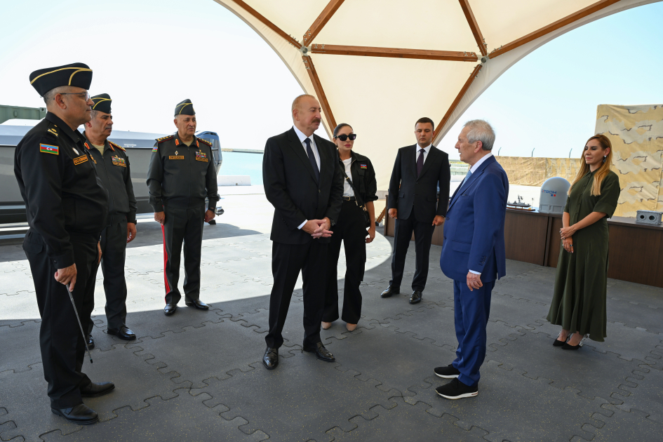 Prezident İlham Əliyev və Birinci xanım Mehriban Əliyeva Hərbi Dəniz Qüvvələrində olublar (FOTO)