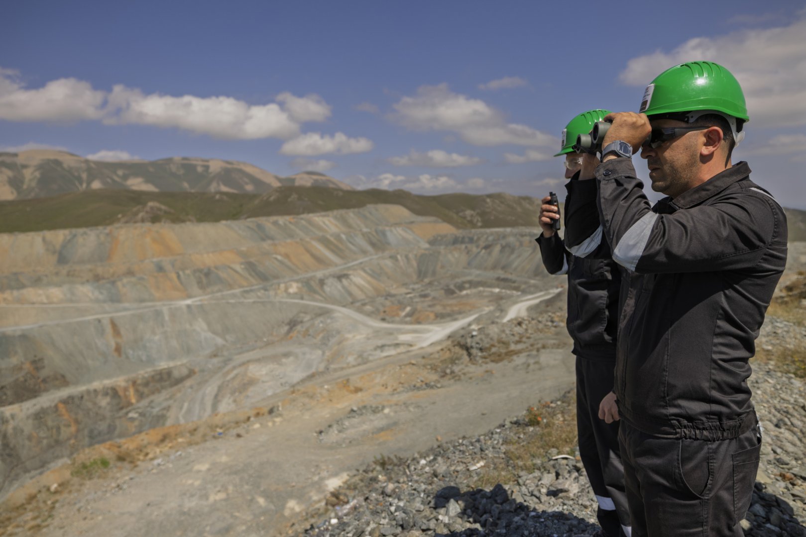 “AzerGold” Söyüdlü (Zod) qızıl yatağında ilk qazma-partlayış əməliyyatını həyata keçirib (FOTO/VİDEO)