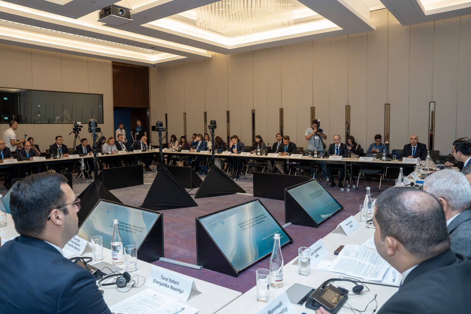 Bakı İqlim Fəaliyyəti Həftəsində binaların enerji effektivliyi üzrə pasportlaşdırılması müzakirə edilib (FOTO)