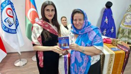 Tbilisidə kəlağayı sənətinin tarixinə həsr olunan kitab təqdim edilib (FOTO)