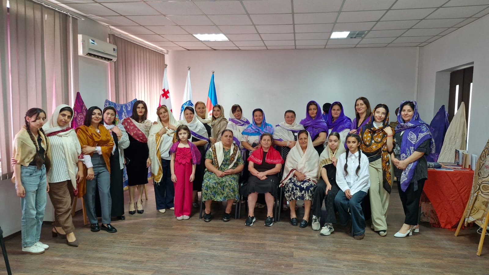 Tbilisidə kəlağayı sənətinin tarixinə həsr olunan kitab təqdim edilib (FOTO)
