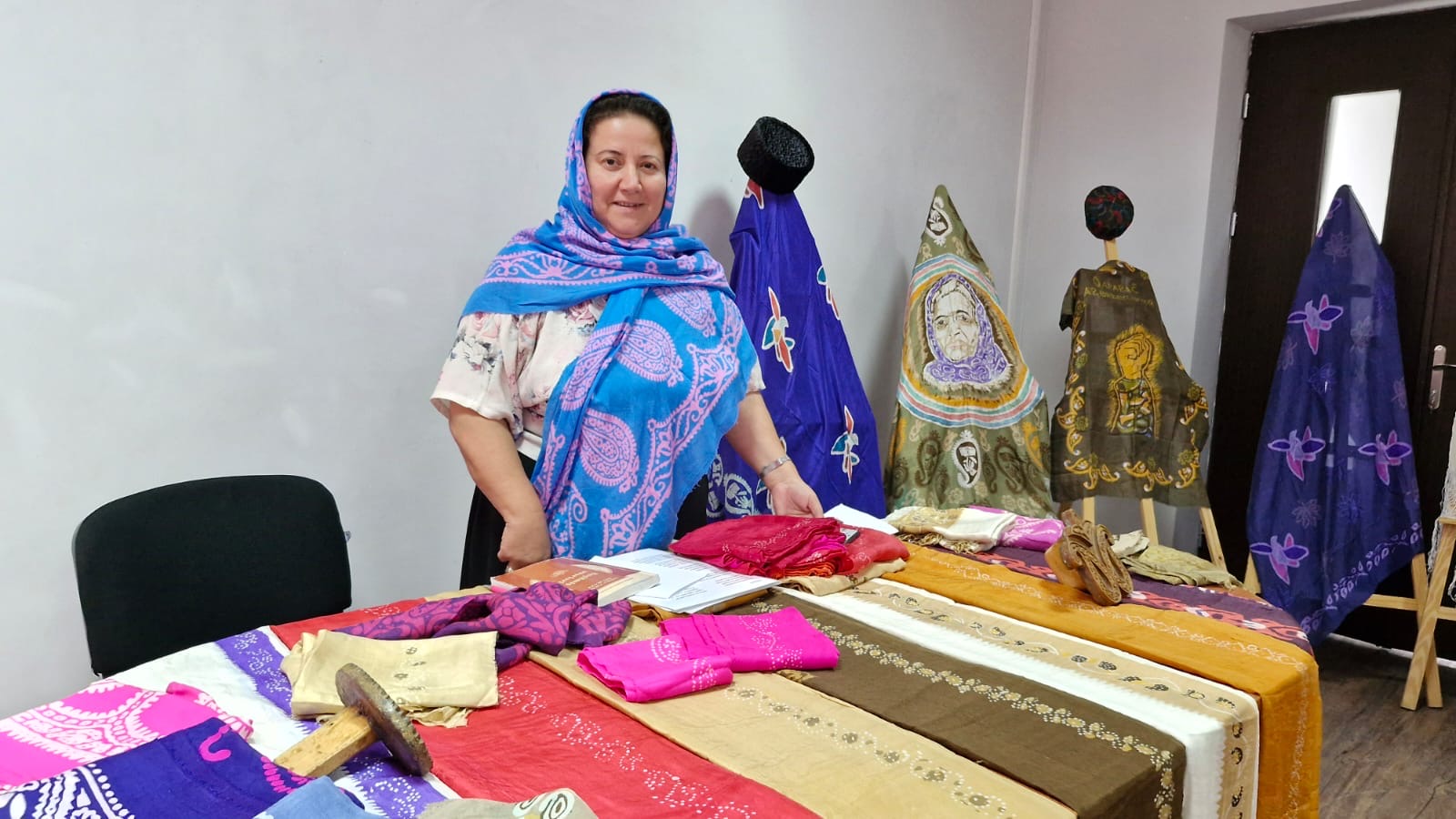 Tbilisidə kəlağayı sənətinin tarixinə həsr olunan kitab təqdim edilib (FOTO)