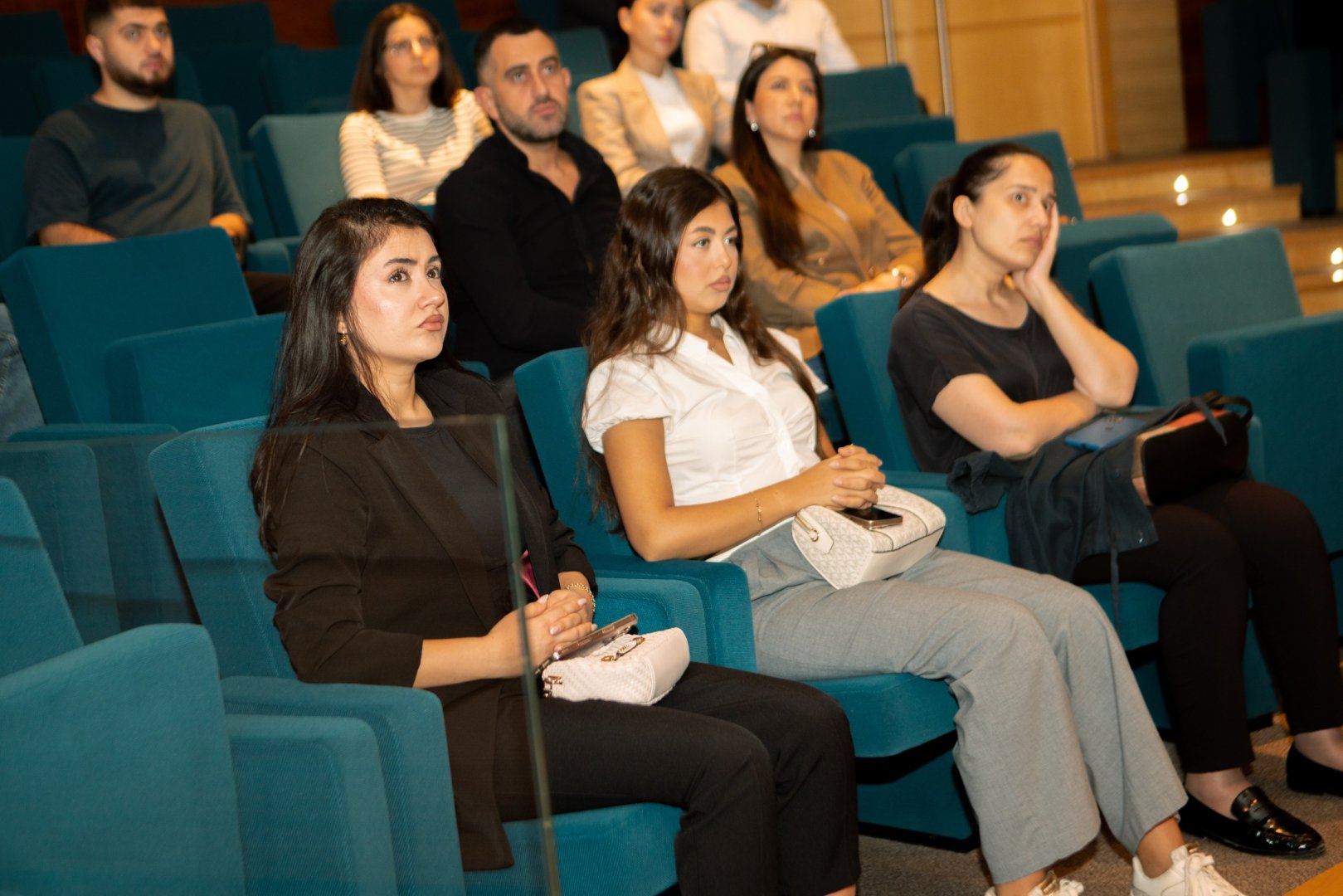 Dövlət satınalmalarında iştirak edən təchizatçı şirkətlər üçün təlim keçirilib (FOTO)