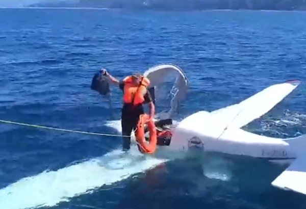 Gürcüstandan havaya qalxan təyyarə Türkiyə sahillərində qəzalı eniş edib