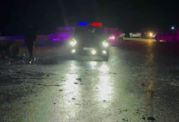 Zərdabda minik avtomobili traktorla toqquşub, 5 nəfər ölüb