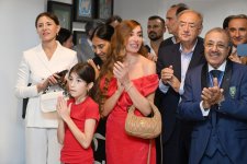 Heydər Əliyev Fondunun vitse-prezidenti Leyla Əliyeva və Arzu Əliyeva Madriddə MAMA “Ana təbiət” beynəlxalq incəsənət sərgisinin açılışında iştirak ediblər (FOTO)