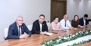 AzMİU rektoru universitetə yüksək balla qəbul olunan tələbələrlə görüşüb (FOTO)