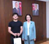 AzMİU rektoru universitetə yüksək balla qəbul olunan tələbələrlə görüşüb (FOTO)