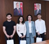 AzMİU rektoru universitetə yüksək balla qəbul olunan tələbələrlə görüşüb (FOTO)