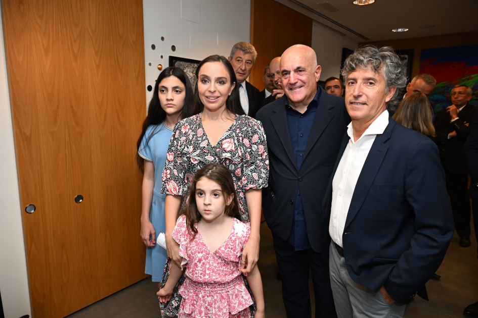Heydər Əliyev Fondunun vitse-prezidenti Leyla Əliyeva və Arzu Əliyeva Madriddə MAMA “Ana təbiət” beynəlxalq incəsənət sərgisinin açılışında iştirak ediblər (FOTO)