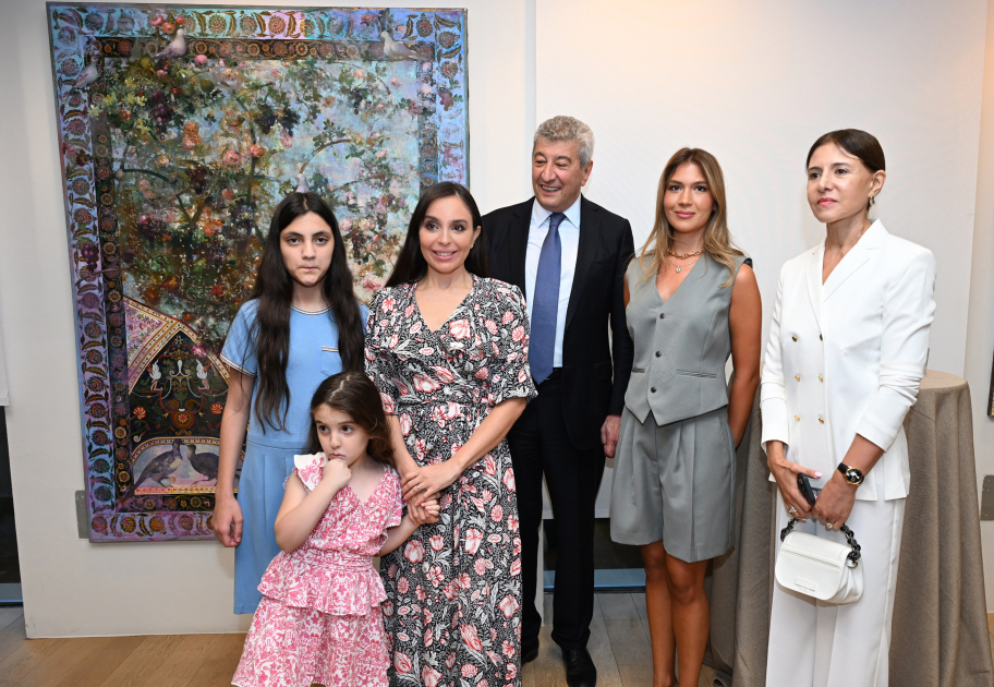Heydər Əliyev Fondunun vitse-prezidenti Leyla Əliyeva və Arzu Əliyeva Madriddə MAMA “Ana təbiət” beynəlxalq incəsənət sərgisinin açılışında iştirak ediblər (FOTO)